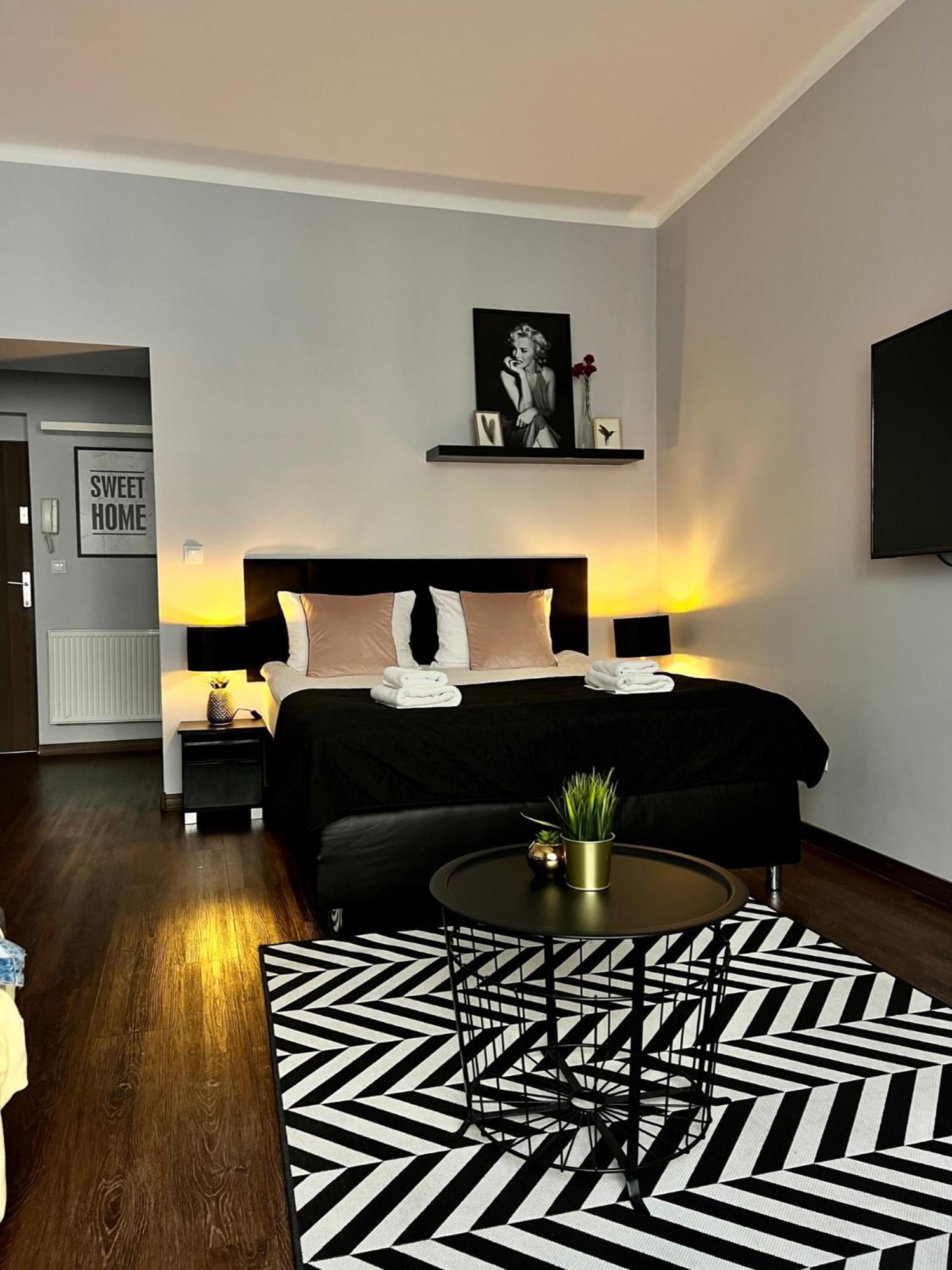 Leo Apartments Old Town Krakau Buitenkant foto