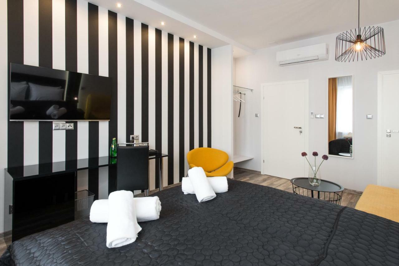 Leo Apartments Old Town Krakau Buitenkant foto